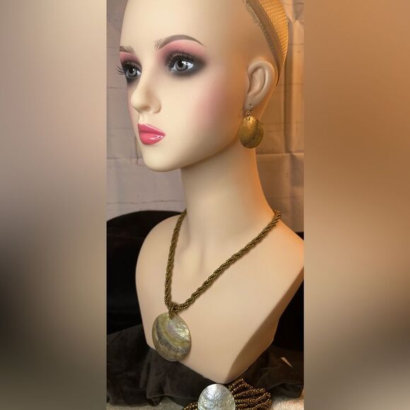 Natural Mother Of Pearl  Dark Abalone Carved Butterfly Beaded Jewelry Set - Picture 1 of 9